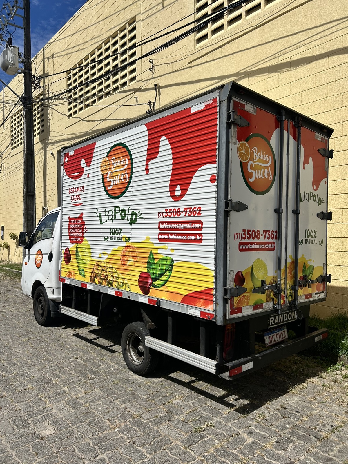 Adesivação de veículo — frota Bahia Sucos