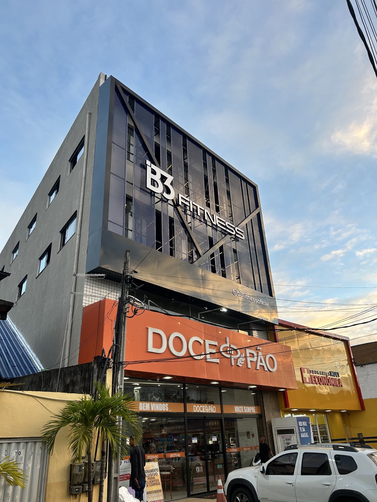 Fachada em ACM perfurado — B3 Fitness