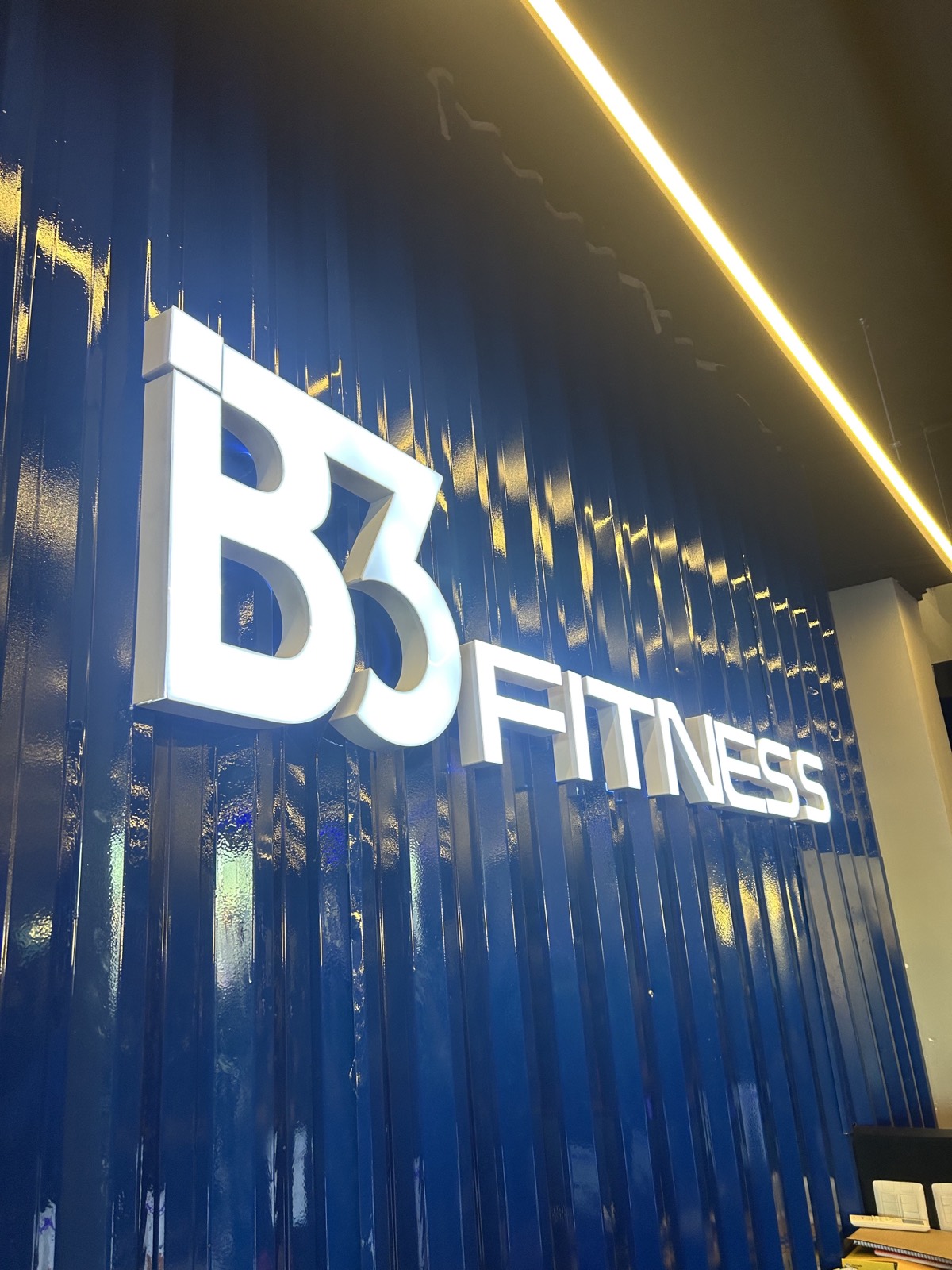 Letreiro interno iluminado B3 Fitness